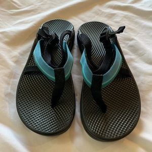 Chaco Hipthong slip on sandals, Size 9 Women’s